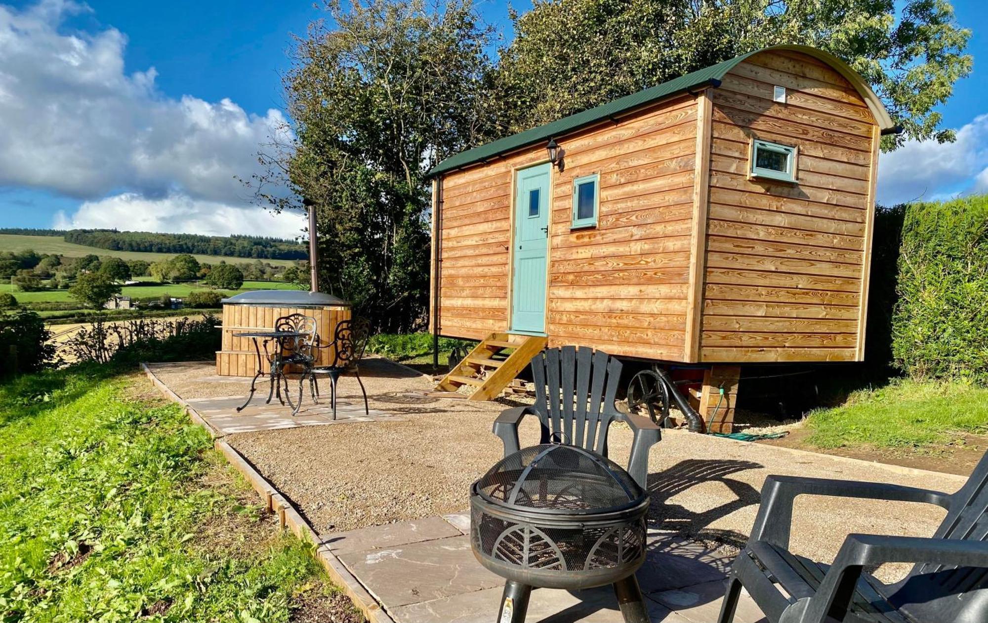 Romantic Nature Retreat, Luxury Glamping & Stargazing Views - Dragonfly Shepherd Hut Yarpole Exterior foto